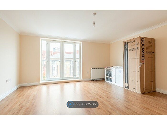 2 Bedroom Flat To Rent In Millennium Drive, London, E14