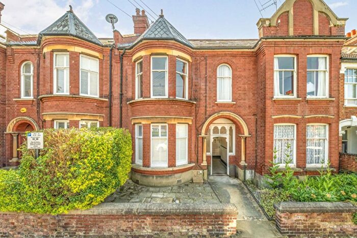 1 Bedroom Flat To Rent In Cambray Road, Balham, SW12