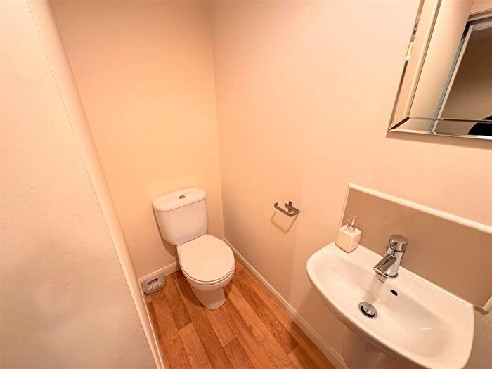 2 Bedroom Flat To Rent In Caledonian Gate, Coatbridge, ML5