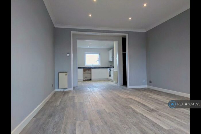 2 Bedroom Flat To Rent In Moortown, Leeds, LS17