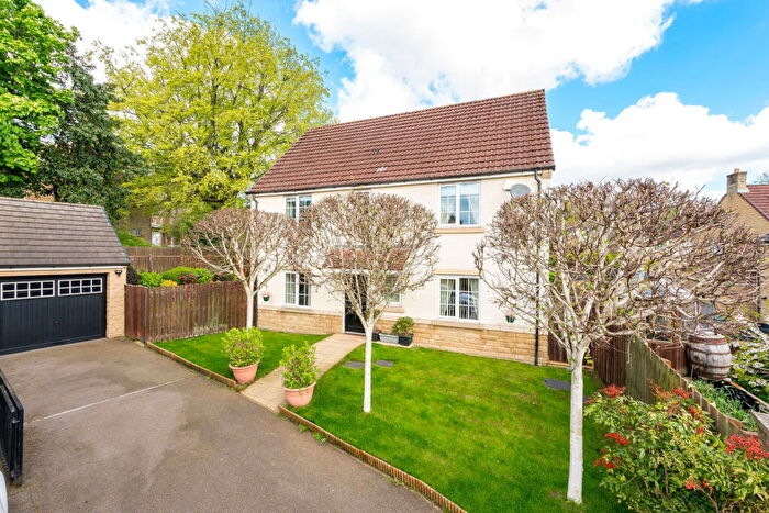 4 Bedroom Detached House For Sale In Platnam Grove, Huddersfield, HD2