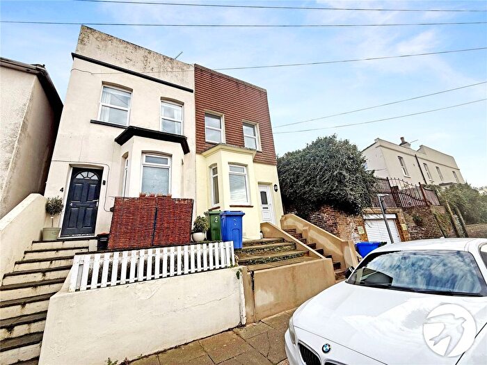 3 Bedroom Terraced House To Rent In Harold Road, Sittingbourne, Kent, ME10