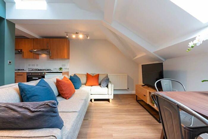 6 Bedroom House To Rent In Jesmond Road, Newcastle Upon Tyne, NE2