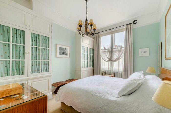 4 Bedroom Flat To Rent In Drayton Gardens, South Kensington, London, SW10