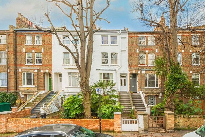 2 Bedroom Flat To Rent In Hartham Road, London, N7