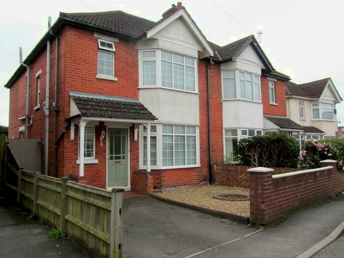 4 Bedroom Semi-Detached House To Rent In Mulberry Walk, Southampton, SO15