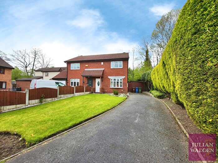 3 Bedroom Semi Detached House For Sale In Deepdale Close, Reddish, Stockport, SK5