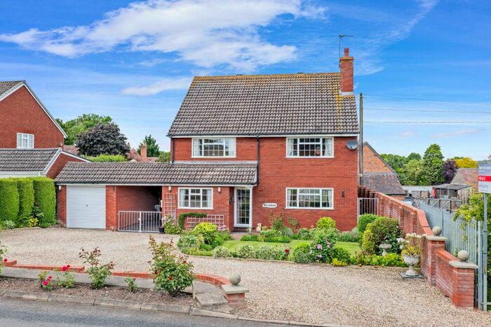 4 Bedroom Detached House For Sale In Cleeve Road, Marlcliff, Bidford-On-Avon, Alcester, B50