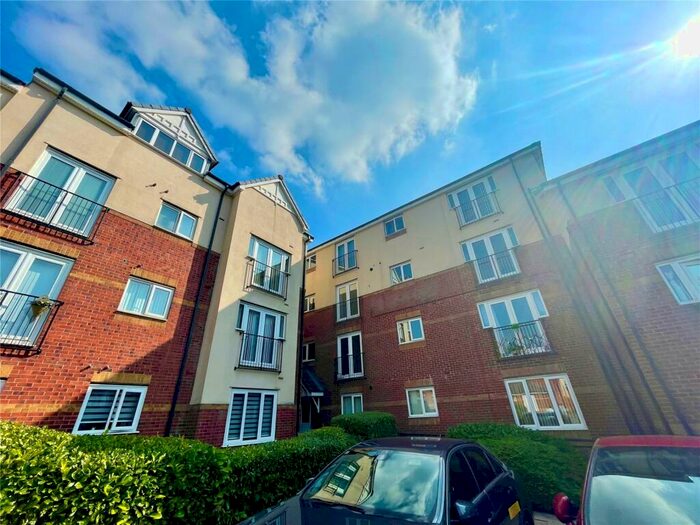 2 Bedroom Apartment To Rent In Pin High Place, Salford, Manchester, M6