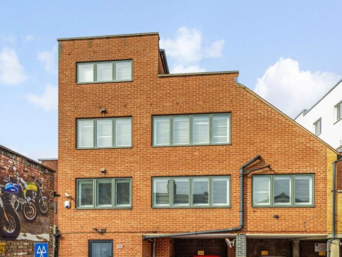 2 Bedroom Terraced House For Sale In Union Mews, London, SW4