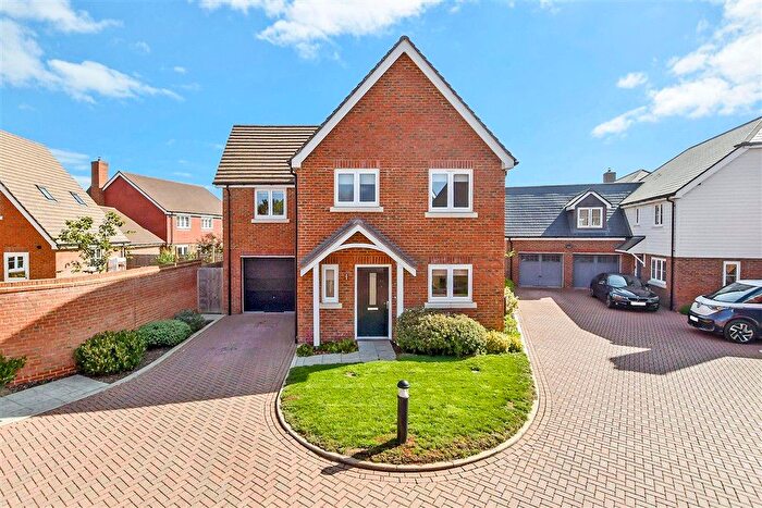 4 Bedroom Detached House For Sale In Seymour Drive, Marden, Tonbridge, Kent, TN12