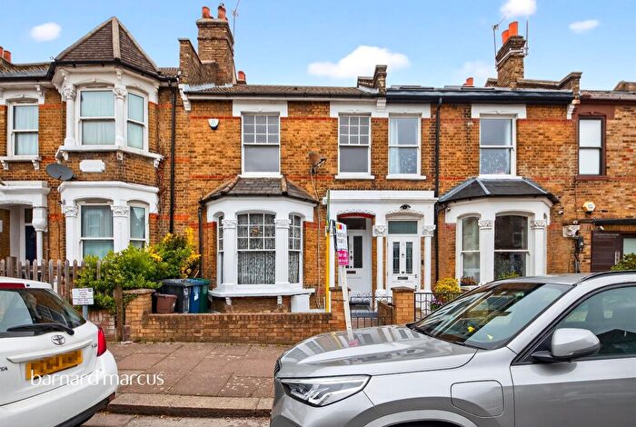 2 Bedroom Terraced House For Sale In Percy Road, London, N12