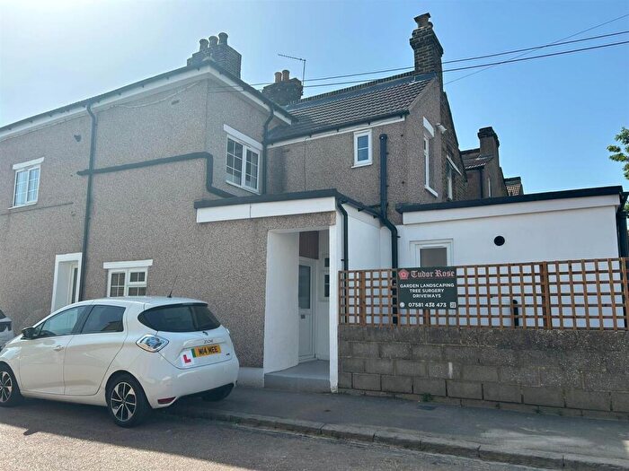 1 Bedroom Flat To Rent In Brompton Lane, Strood, ME2