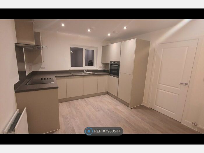 2 Bedroom Flat To Rent In Swan Grove, Langdon Hills, Basildon, SS16