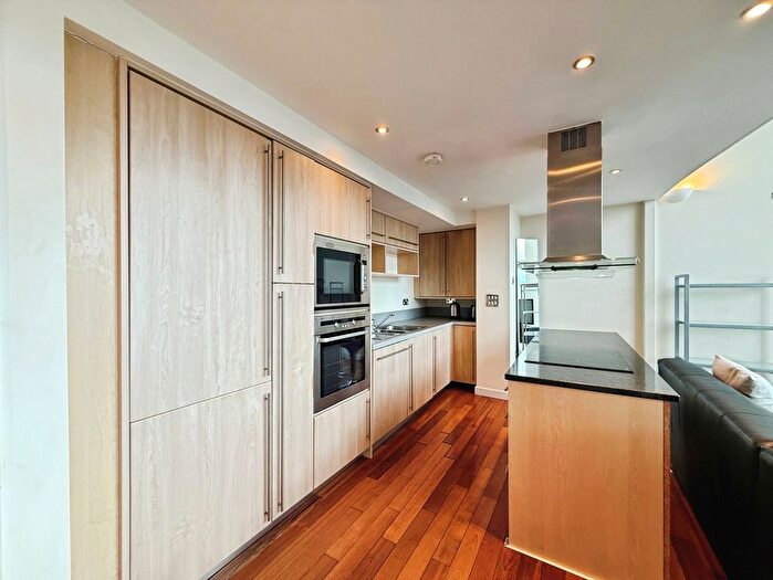 2 Bedroom Flat To Rent In Albion Street, Leeds, West Yorkshire, LS2