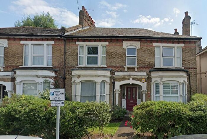 3 Bedroom Maisonette To Rent In Sunningfields Road, Hendon, London, NW4
