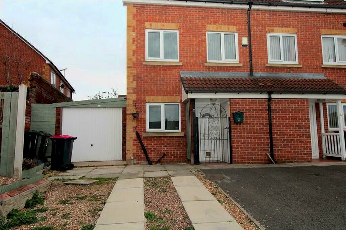 3 Bedroom Town House To Rent In Maurice Street, Parkgate, Rotherham, S62