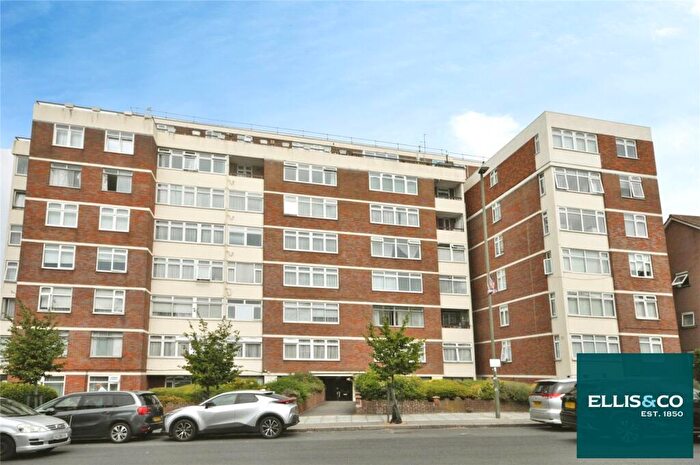 2 Bedroom Apartment To Rent In Golders Green Road, Golders Green, NW11