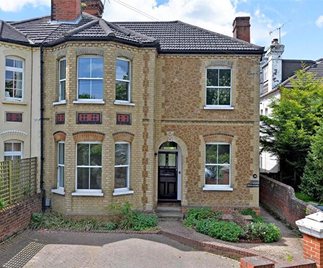 2 Bedroom Flat To Rent In Nightingale Road, Guildford, Surrey, GU1