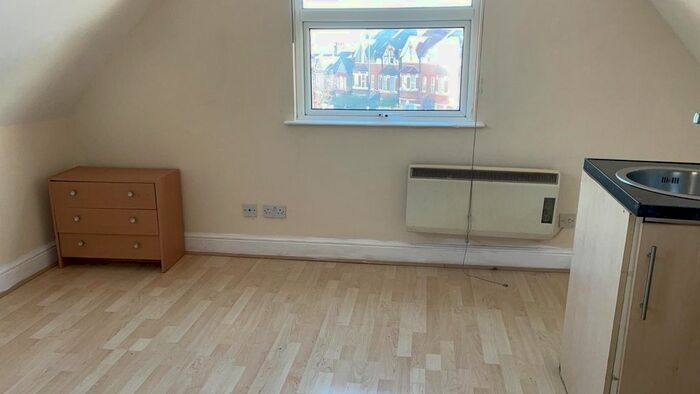 Studio To Rent In Craven Park, London, NW10