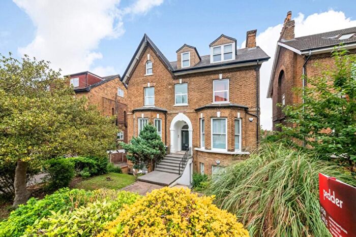 2 Bedroom Apartment For Sale In Thicket Road, Anerley, London, SE20