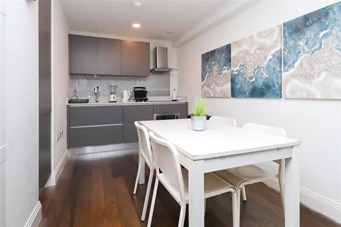 1 Bedroom Flat For Sale In Jessop Court, Brindley Place, UB8