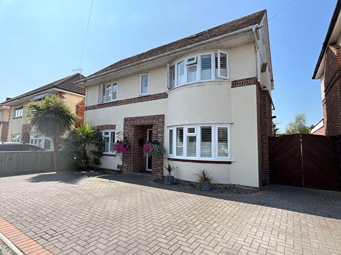 5 Bedroom Detached House For Sale In West Christchurch, BH23