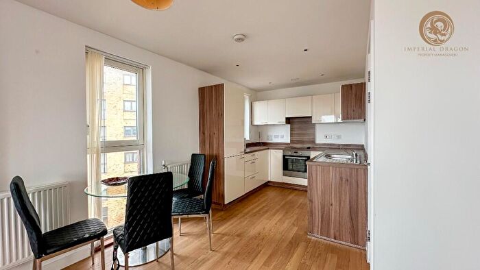 2 Bedroom Flat For Sale In Cabot Close, Croydon, London, CR0