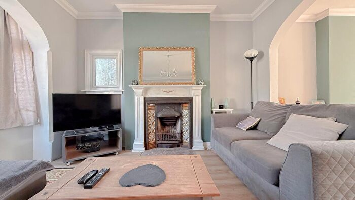 3 Bedroom Detached House For Sale In Wallace Crescent, Carshalton, Surrey, SM5