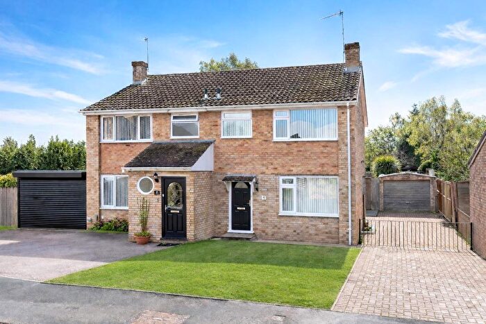 3 Bedroom Semi Detached House For Sale In Tritton Close, Kennington, Ashford, TN24