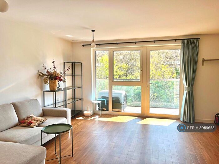 2 Bedroom Flat To Rent In Gothenburg Court, London, SE8