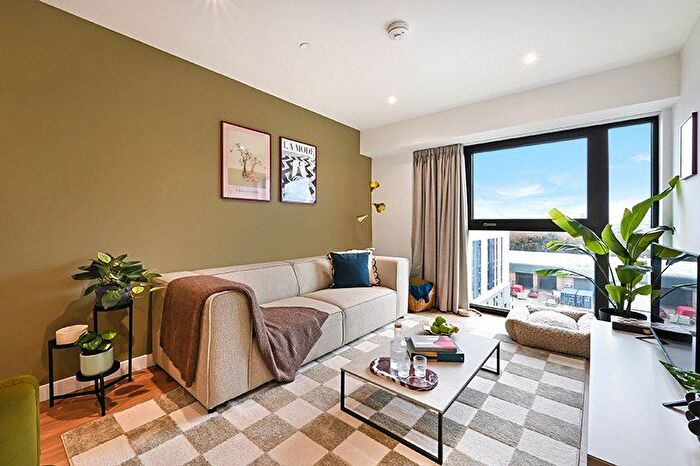 1 Bedroom Flat To Rent In Uncle Acton, Victoria Road, W3