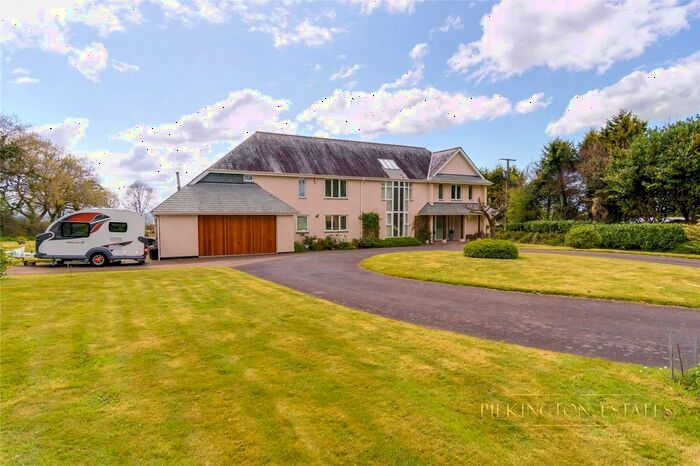4 Bedroom Country House For Sale In Buckland Monachorum, Yelverton, PL20