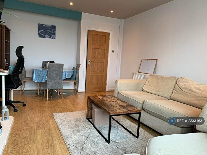 2 Bedroom Flat To Rent In Bonnersfield Lane, Harrow, HA1
