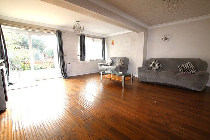 3 Bedroom Semi-Detached House To Rent In Horton Road, Staines, TW19