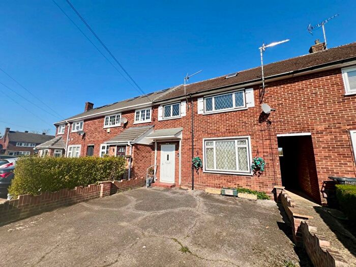 4 Bedroom Terraced House For Sale In Hampden Road, Slough, SL3