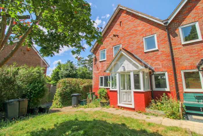 4 Bedroom Semi-Detached House To Rent In Crabtree Lane Harpenden, AL5