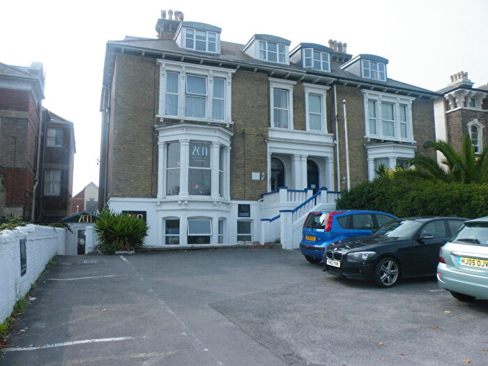 2 Bedroom Flat To Rent In Dorchester Road - Weymouth, DT4