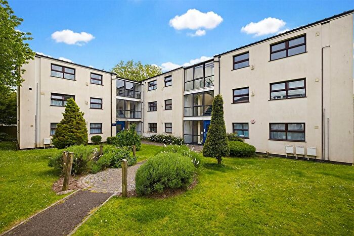 2 Bedroom Flat For Sale In Raglan Road, Plymouth, PL1
