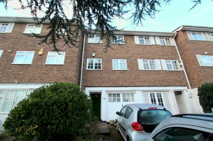 3 Bedroom Town House To Rent In Montague Terrace, Bromley, BR2