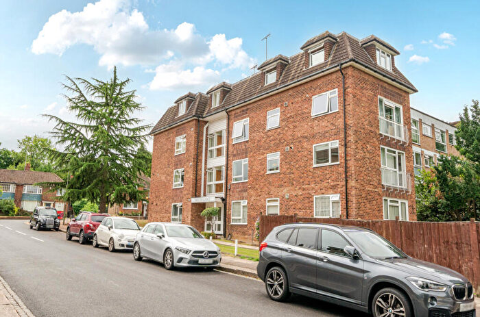 1 Bedroom Apartment For Sale In Warwick Road, Barnet, EN5