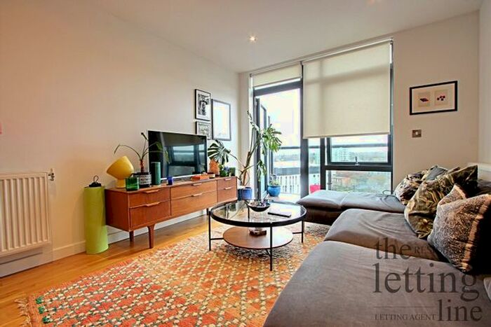 2 Bedroom Flat To Rent In Dunstan Mews, Enfield, EN1