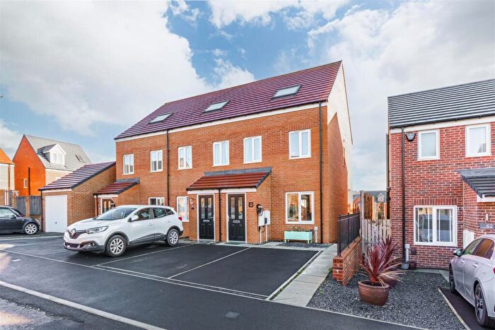 3 Bedroom End Of Terrace House For Sale In Archerfield Drive, Cramlington, NE23