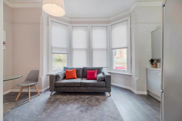 1 Bedroom Flat To Rent In Mapperley Road, Mapperley Park, Nottingham, NG3