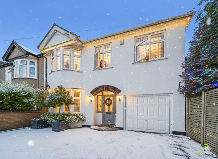 4 Bedroom Terraced House For Sale In Hill View Drive, Welling, Kent, DA16