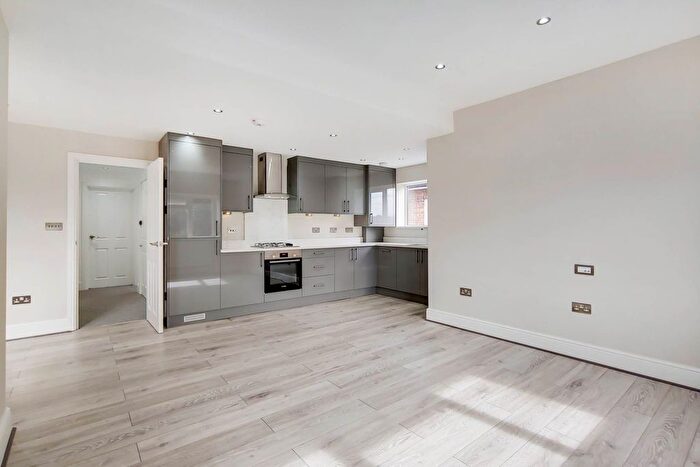 3 Bedroom Flat To Rent In St. Dunstans Avenue, Acton, W3