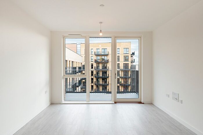 1 Bedroom Flat To Rent In Cranton Avenue, Hayes, UB3