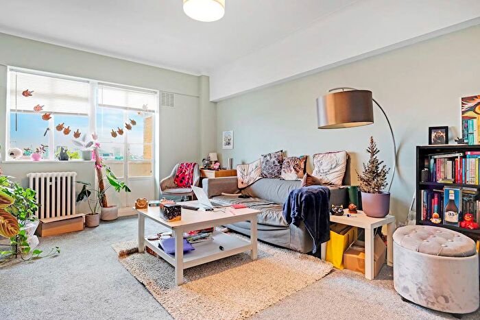 1 Bedroom Flat For Sale In Harrow Lodge, St John's Wood Road, St John's Wood, NW8