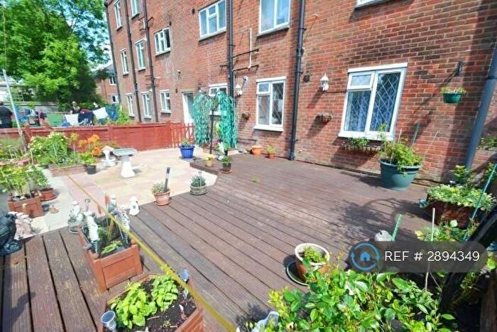 2 Bedroom Flat To Rent In Woodcote Road, Southampton, SO17