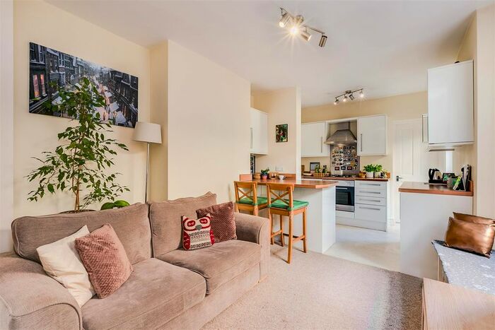 2 Bedroom Flat To Rent In Cranbrook Road, Chiswick, London, W4